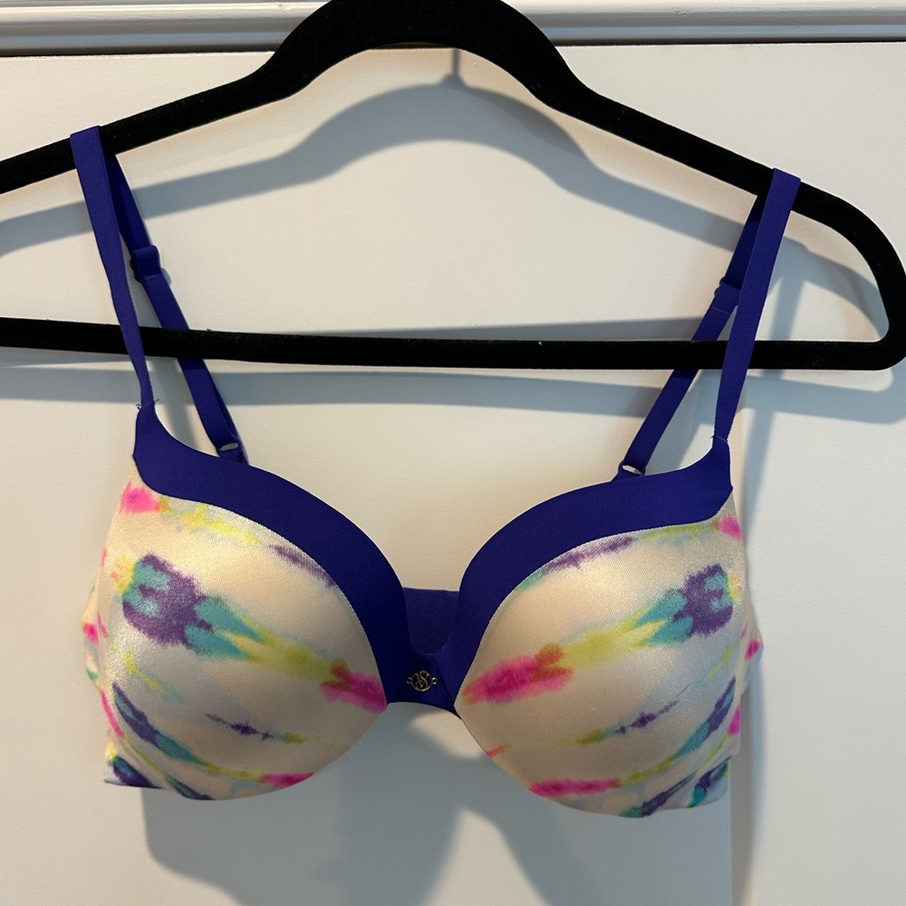 Perfect condition! Never worn! Victoria’s Secret push up bra in size 34c